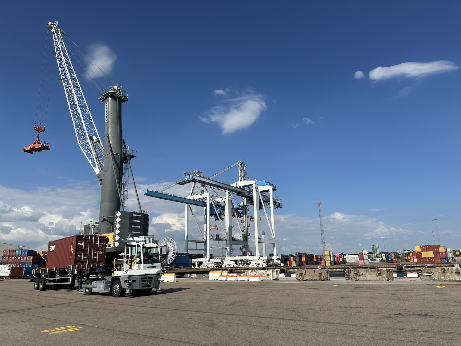 autonomous terminal tractor at the Port of Helsingborg