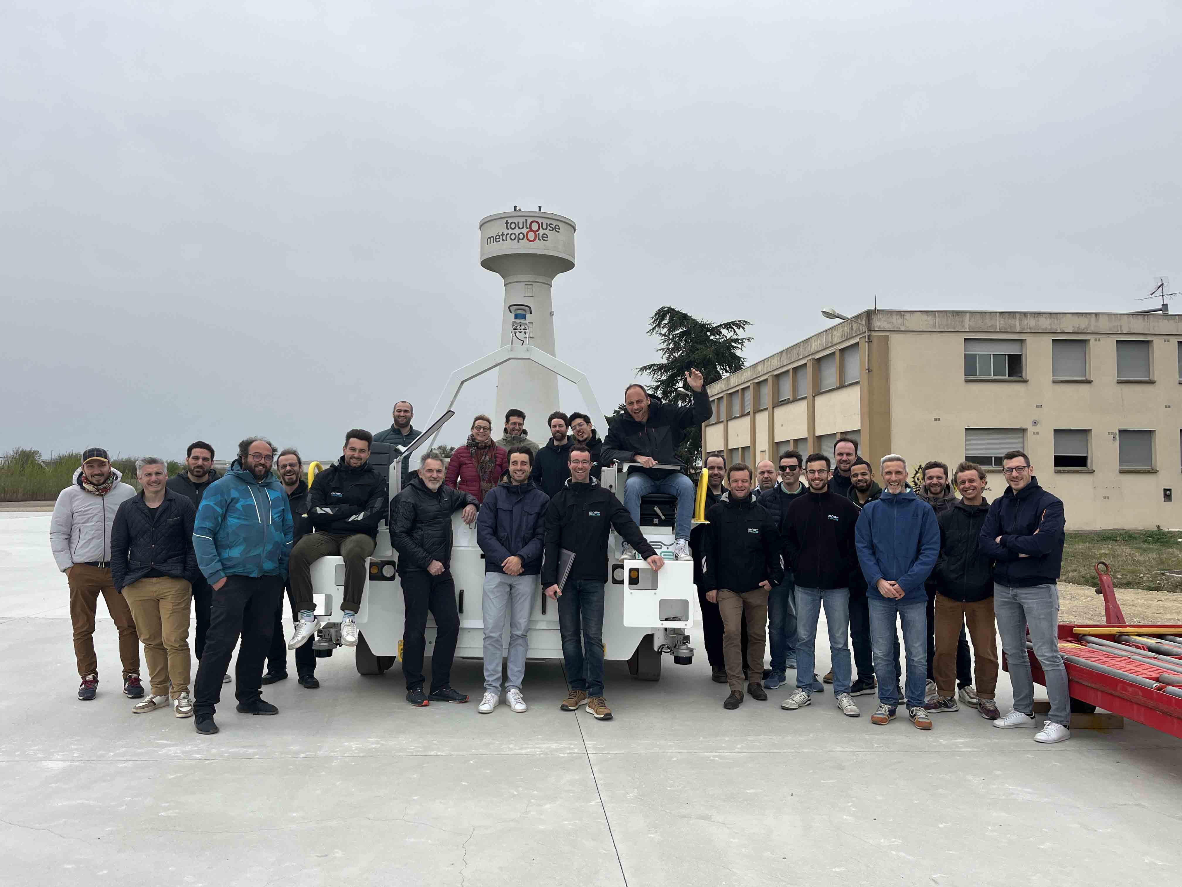 Advanced autonomous driving cargo dolly_EasyMile